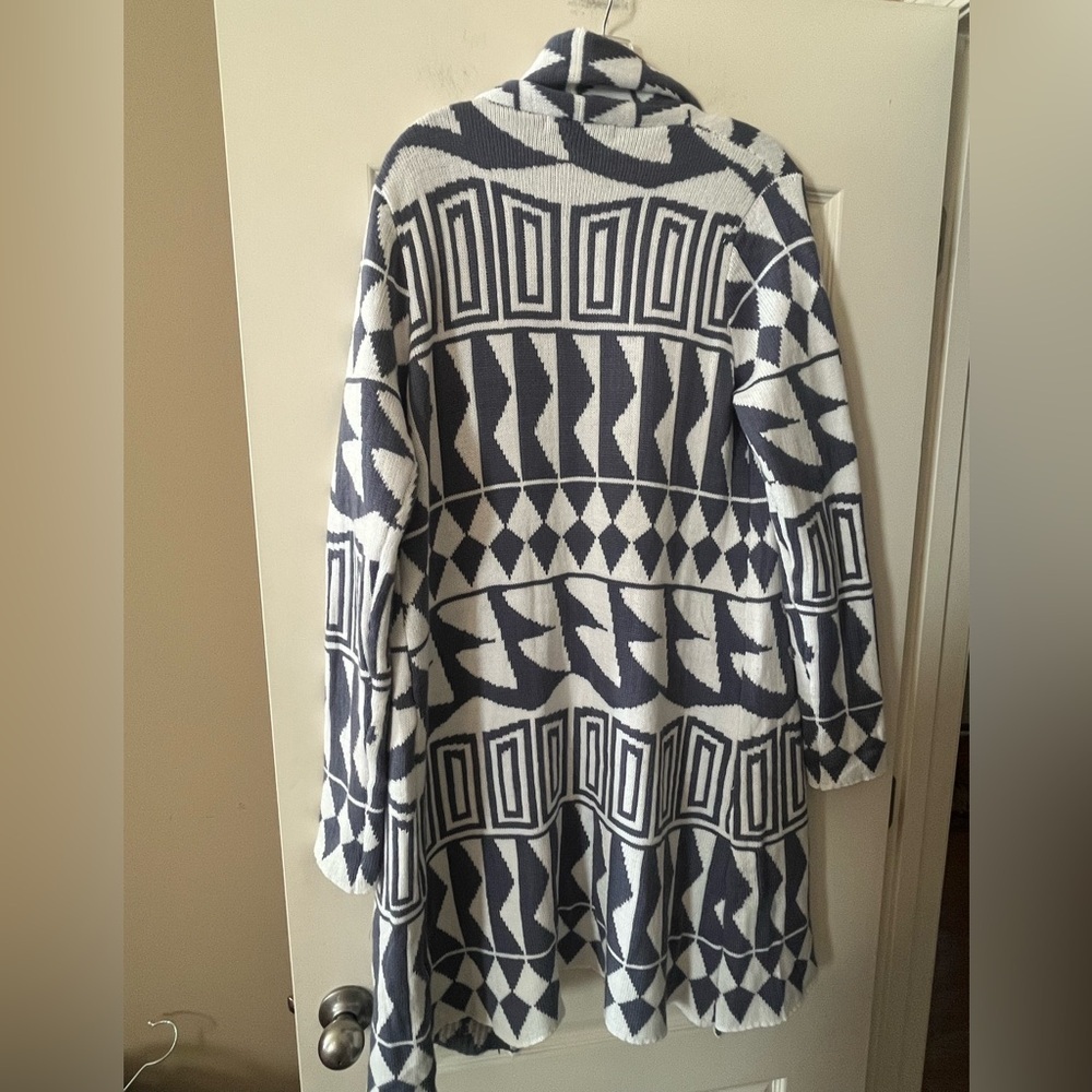 Love Stitch Acrylic Geometric Patterned Blue and White Long Cardigan Size M/L - Picture 4 of 15
